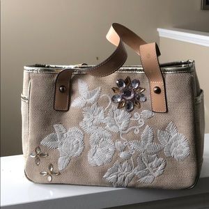 Tan Guess purse w/removable inside pouch.